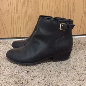 black ankle boots with zipper